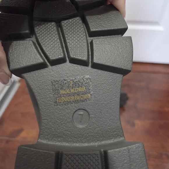 Jeffrey Campbell Platform Lug Sole  Chelsea Matte Grey Green Rain Boots Size 7 - Picture 10 of 10